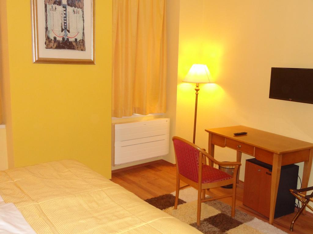 Residence Parliament Budapest Bilik gambar