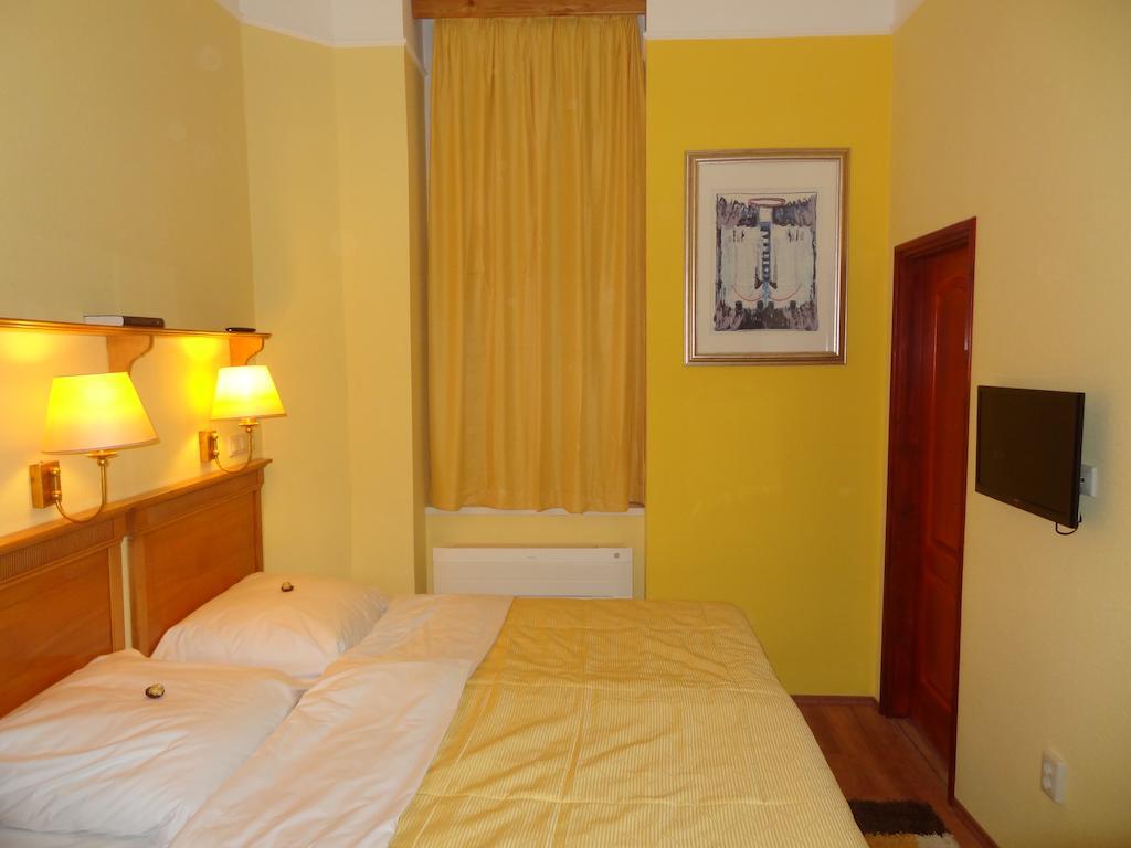 Residence Parliament Budapest Bilik gambar