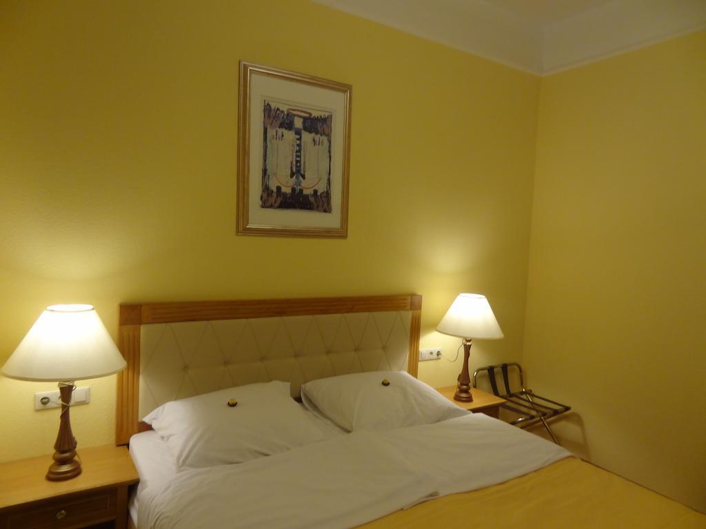Residence Parliament Budapest Luaran gambar