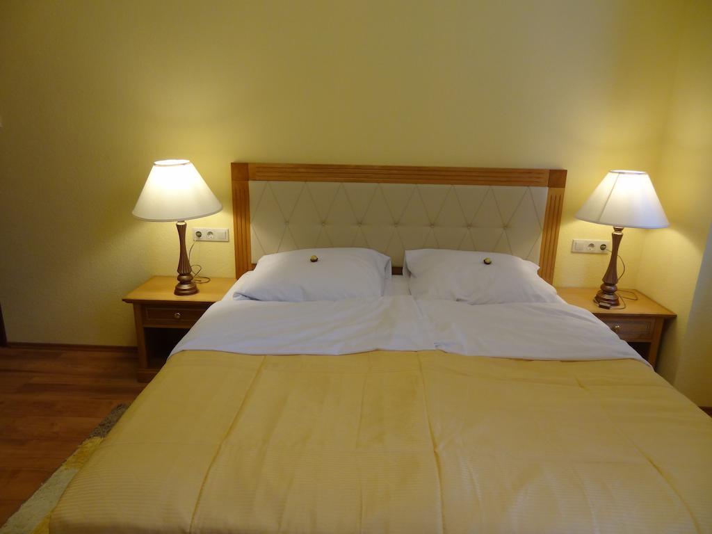 Residence Parliament Budapest Bilik gambar
