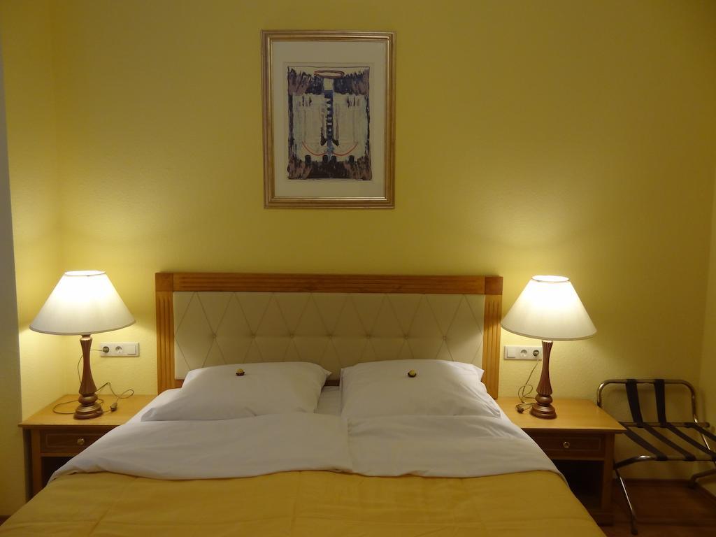 Residence Parliament Budapest Bilik gambar