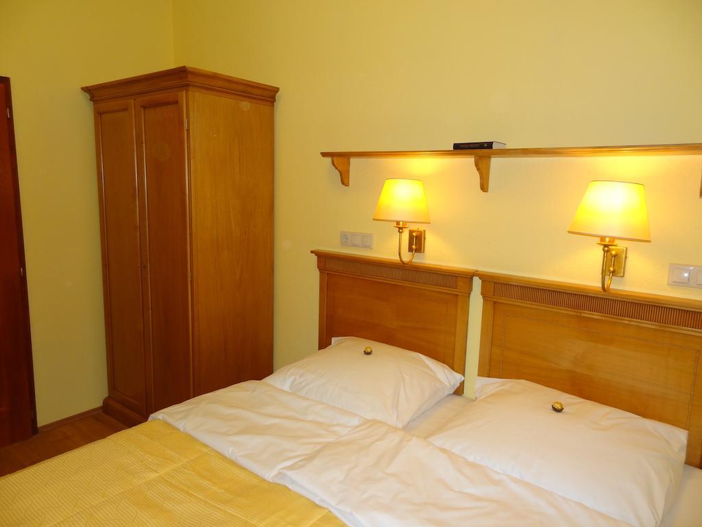 Residence Parliament Budapest Bilik gambar